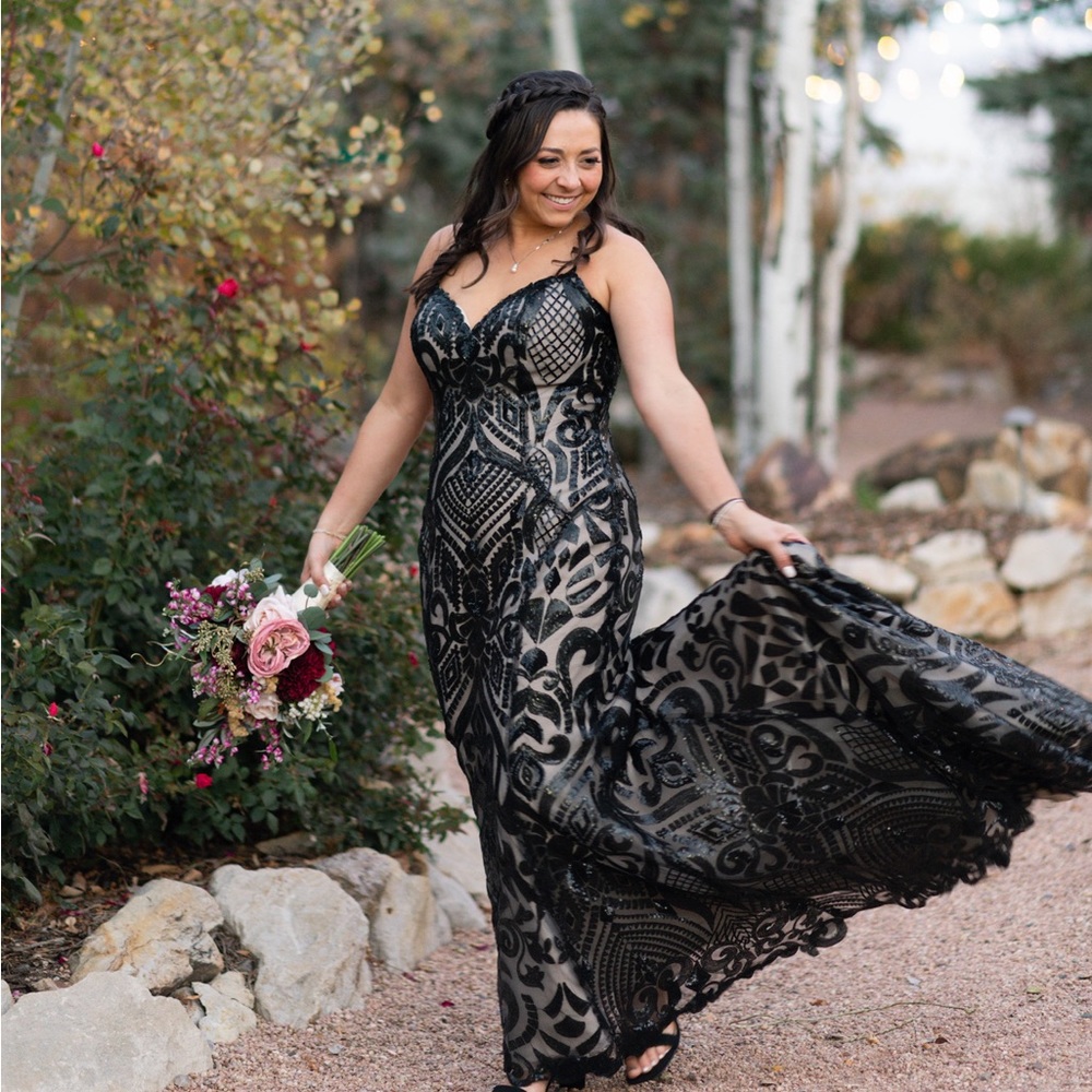 Stunning black wedding dress! See details for sizing!!